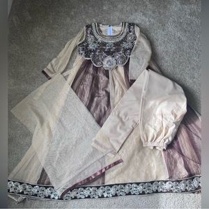 BUNDLE: TWO DIFFERENT GIRLS INDIAN
OUTFITS; EACH OF THEM ARE 3 PCS